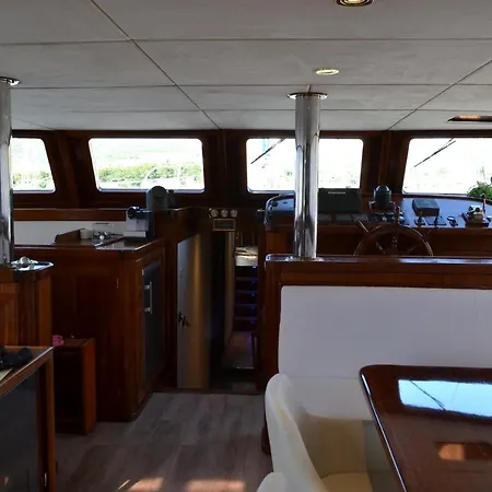 Dvi Marije Hotel en barco *