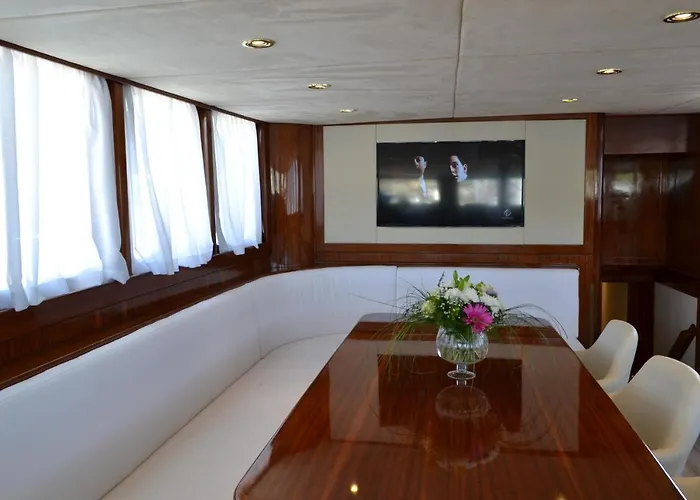 Dvi Marije Bateau-hôtel Palerme